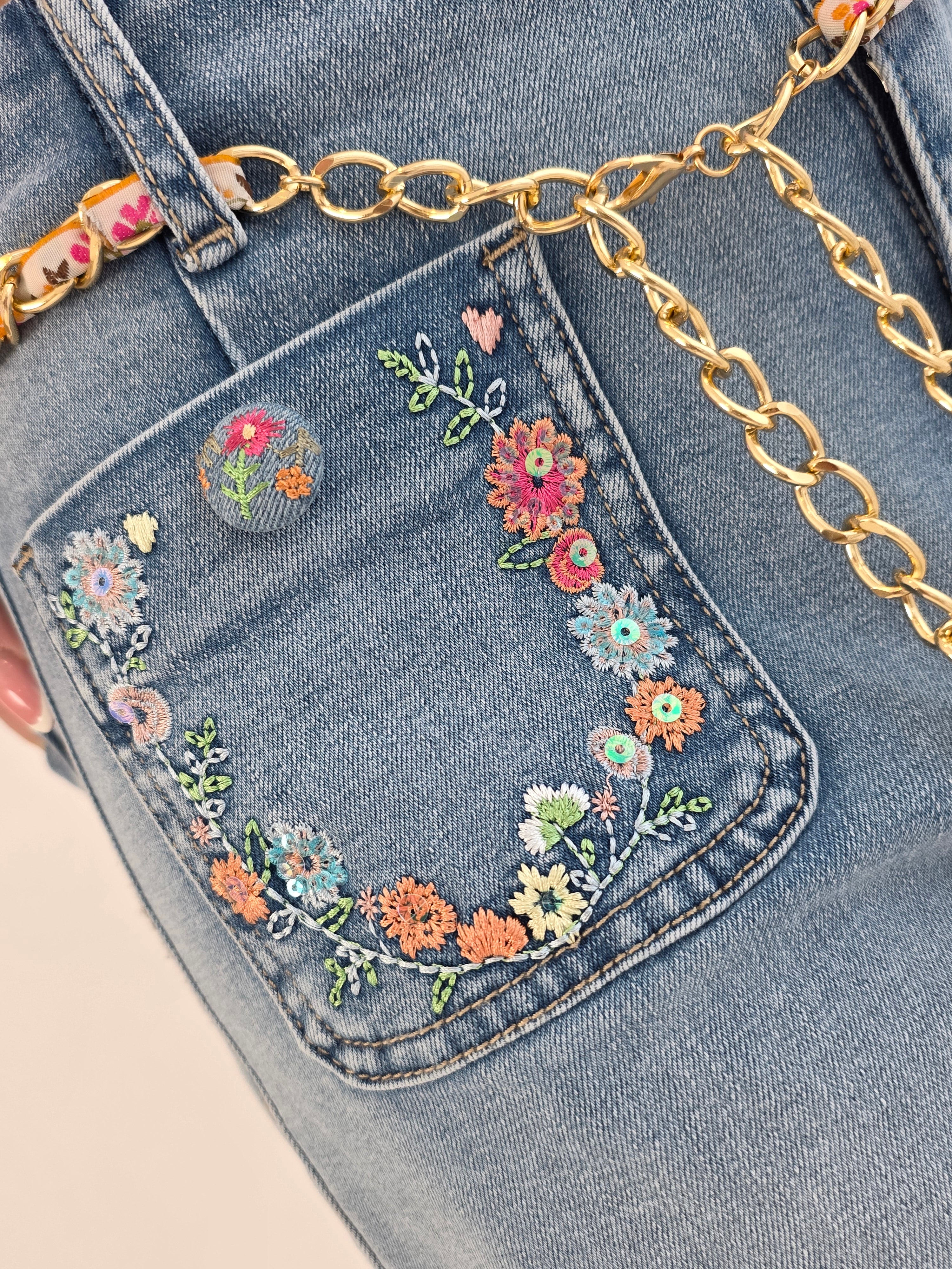 Pearls and petals wide leg jeans 🫧🌸